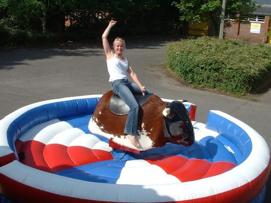 Simulator Rodeo Mechanical Bull PVC Tarpaulin Untuk Olahraga Luar Ruangan