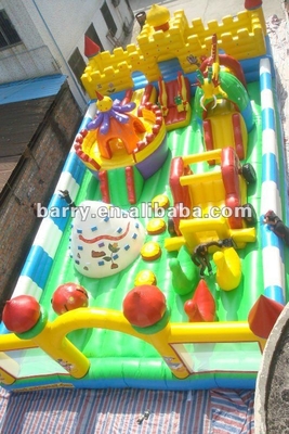 EN 14960 Inflatable Amusement Park Bouncy Castle Dengan Slide Play Park