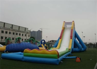 Slide Air Tiup EN14960 Ramah Lingkungan Raksasa Untuk Taman Game Dewasa Tiup