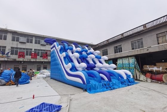 Outdoor Cool Wave Inflatable Water Slide 10mL * 7mW * 6mH Disesuaikan